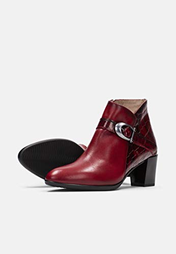 Hispanitas: Botín Pirineos elaborado en combinación de napa y Serraje en Color Rojo con Adorno de Hebilla