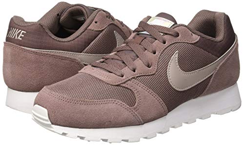 Nike MD Runner 2, Zapatillas de Running Mujer, Multicolor (Plum Eclipse/Pumice/White 200), 40.5 EU