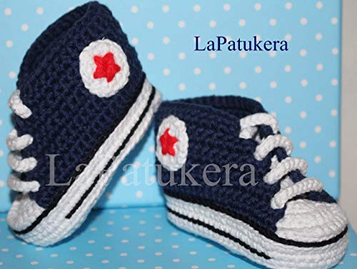 Patucos bebé. Crochet. Unisex. Estilo Converse. 100% algodón. Tallas de 0 hasta 9 meses. Hechos a mano en España. Regalo para bebé. Deportivas. Patukos.