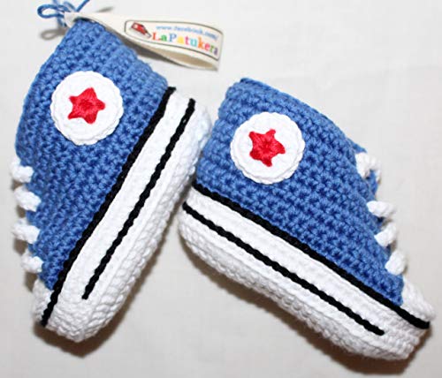 Patucos para bebé de crochet, Unisex. Estilo converse all star, de color azul vaquero, 100% algodón, tallas de 0 hasta 9 meses, hechos a mano en España. Regalo para bebé.