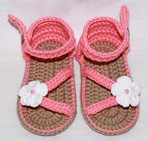 Patucos Sandalias modelo D`Italia para bebé de crochet, de color a elegir con flor a juego, 100% algodón, tallas de 0 hasta 12 meses, hechos a mano en España. Regalo para bebé.