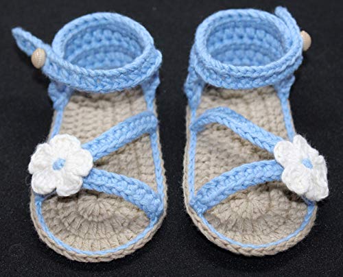 Patucos Sandalias modelo D`Italia para bebé de crochet, de color a elegir con flor a juego, 100% algodón, tallas de 0 hasta 12 meses, hechos a mano en España. Regalo para bebé.