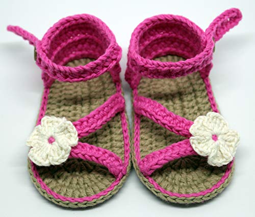 Patucos Sandalias modelo D`Italia para bebé de crochet, de color a elegir con flor a juego, 100% algodón, tallas de 0 hasta 12 meses, hechos a mano en España. Regalo para bebé.