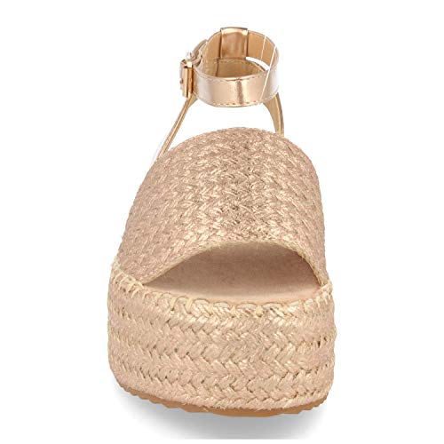 Sandalia de Plataforma con Yute, Estilo Ankle Strap, con Piso de Crepelina, Pala Normal, y Cierre de Hebilla. Primavera Verano 2020. Talla 41 Champan