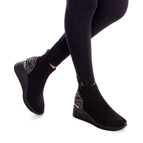 XTI - Botín Casual de Tela con Tacón Bajo para Mujer - Color Negro