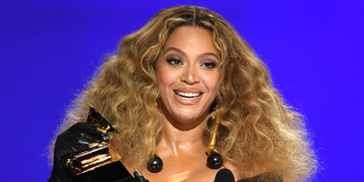 Beyoncé olvidó momentáneamente mencionar a 2 de sus hijos en su discurso de los Grammy, y las madres la adoran por ello