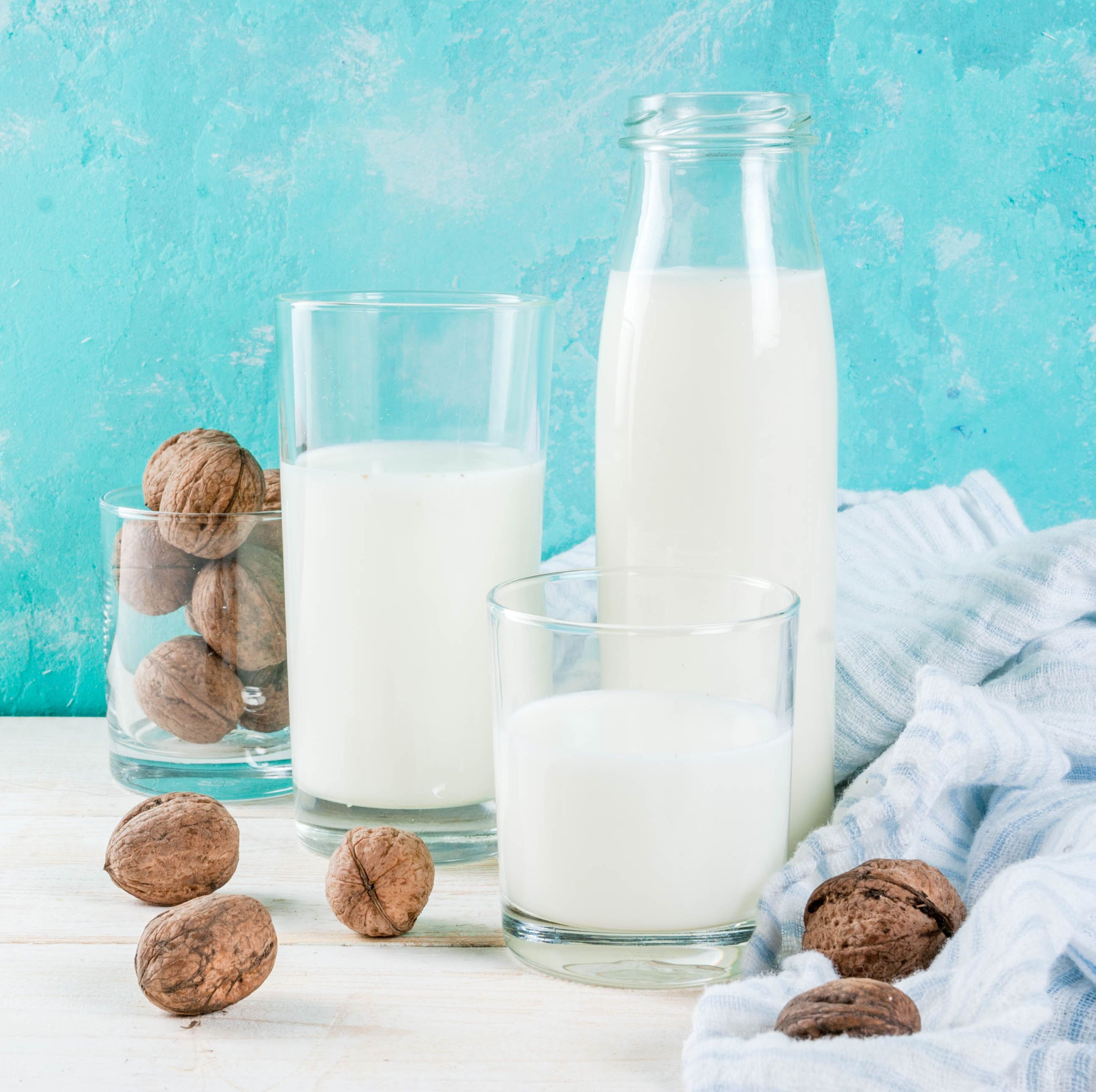 Las mejores alternativas a la leche para el café, los cereales y los batidos, según una dietista