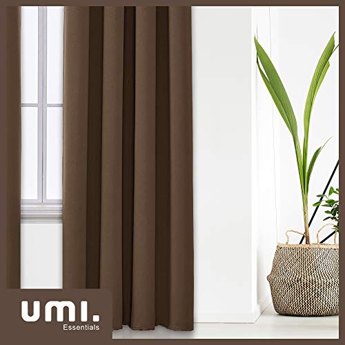 Amazon Brand – Umi Cortinas Opacas de Dormitorio Moderno Térmicas Aislantes Luz para Habitación Suaves 2 Paneles con Ojales 140 x 175 cm Marrón