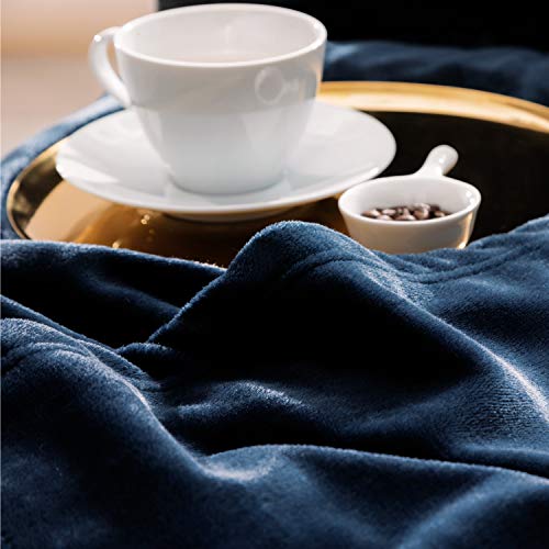 Bedsure Mantas para Sofás de Franela 150x200 cm - Manta para Cama 90 Reversible de 100% Microfibre Extra Suave - Manta Azul Marino Transpirable