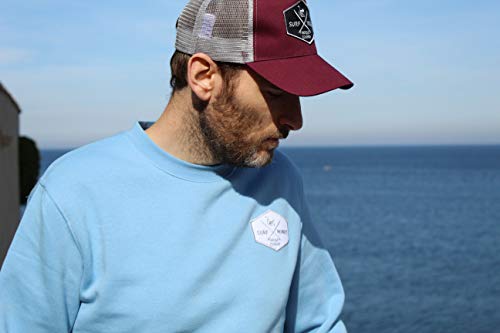DRESSED IN MUSIC PLAY WITH ME Sudadera con Parche Bordado para Hombre - Surf Monkey - Sudadera Cuello Redondo gramaje Medio - Interior perchado 24/48h - Surfing The Basque Country (Azul Cielo, M)