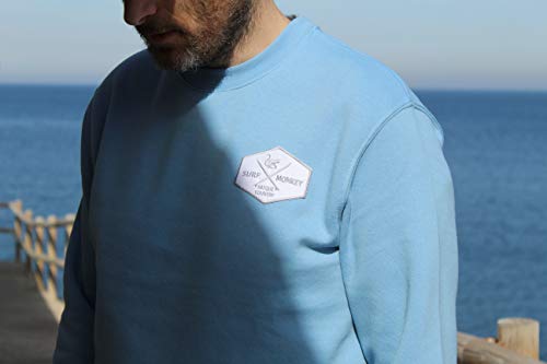 DRESSED IN MUSIC PLAY WITH ME Sudadera con Parche Bordado para Hombre - Surf Monkey - Sudadera Cuello Redondo gramaje Medio - Interior perchado 24/48h - Surfing The Basque Country (Azul Cielo, M)