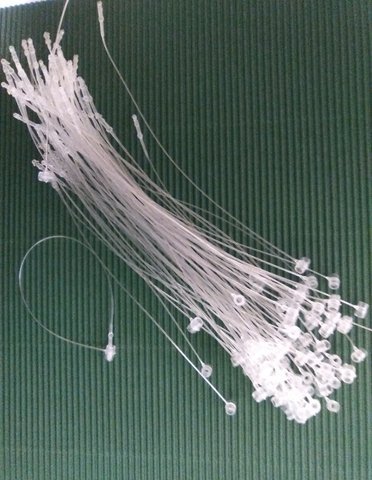 Ganchos de plástico nylon blancos, manuales (5.000 uds) - Ganchos de plástico para etiquetas colgantes: ropa, accesorios - punto de venta