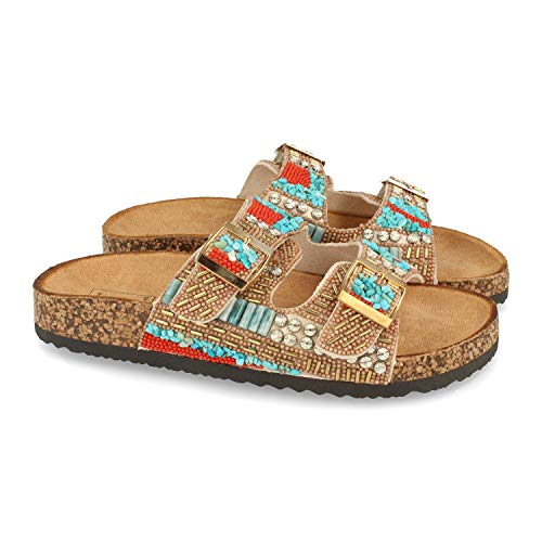 Sandalia de Mujer Plana Estilo Etnico con Doble Hebilla en la Pala, Adornos Metalicos, Grabados Tribales y Suela Bio Confort. Primavera Verano 2020. Talla 37 Beige