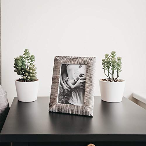 Victoria Collection Marco de fotos clásico de madera – Arena – Marco de fotos acanalado para fotos | Marco de fotos de pie adecuado para escritorio y pared | Plateado 4x6 / 10x15 cm