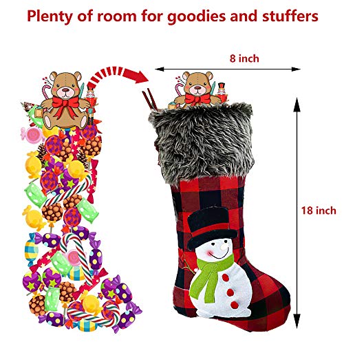 HiQuaty Calcetín de Navidad 4 Piezas, Calcetín de Arpillera de 18 Pulgadas Estilo a Cuadros con Muñeco de Nieve de Papá Noel, árbol de Renos, Medias de Navidad, Chimenea, Adornos Navideños Colgantes