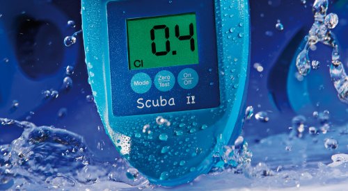 SCUBA II – Probador de piscina electrónico Scuba II + Pastillas – para medición de cloro y pH – Medidor de agua para piscinas privadas 