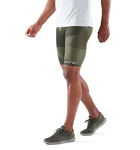 Skins - Mallas de compresión para Hombre, Mallas de compresión de Rendimiento primario de 1/2 de dinámica, Pantalones Cortos, Hombre, Color Camuflaje utilitario deconstruido, tamaño M