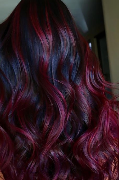 30 ideas de color de pelo borgoña que te encantarán