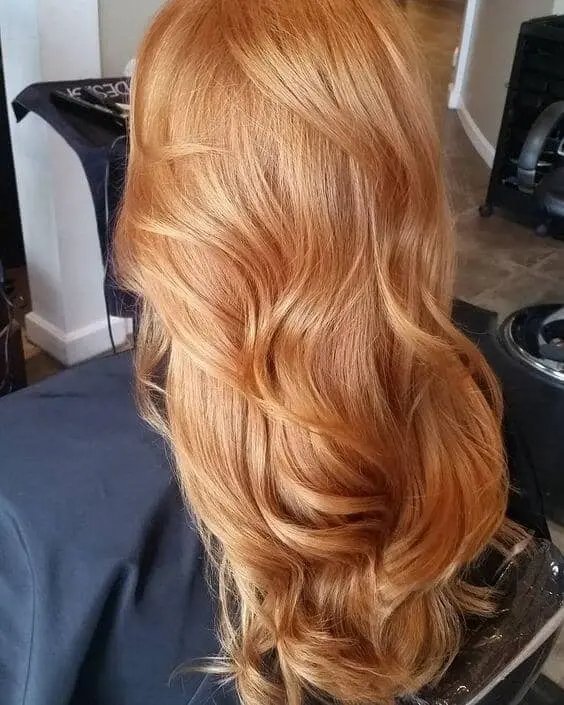 30 Impresionantes peinados rubios de fresa para mujeres