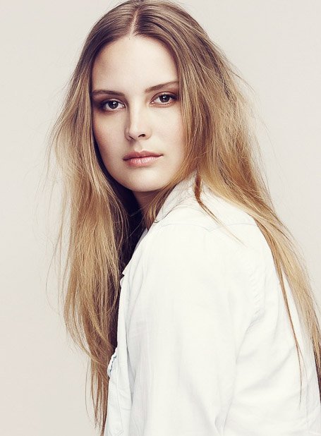 30 Impresionantes peinados rubios de fresa para mujeres