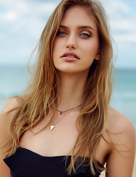 30 Impresionantes peinados rubios de fresa para mujeres