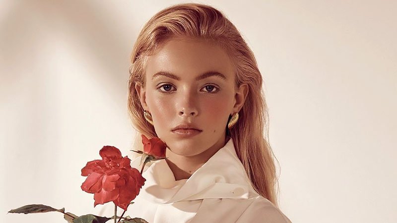 30 Impresionantes peinados rubios de fresa para mujeres