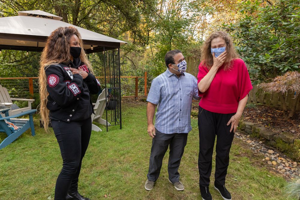 Ciara y Russell Wilson honran a una merecedora enfermera del COVID-19 de Seattle con una remodelación de su casa