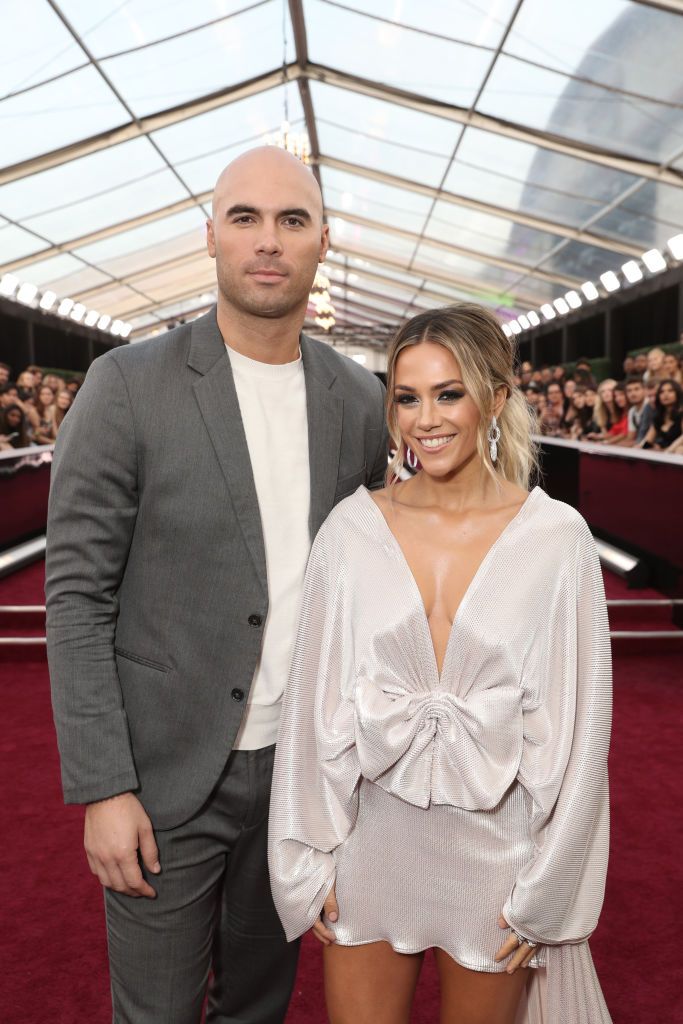 Jana Kramer pidió el divorcio de su marido Mike Caussin por sus engaños (otra vez)