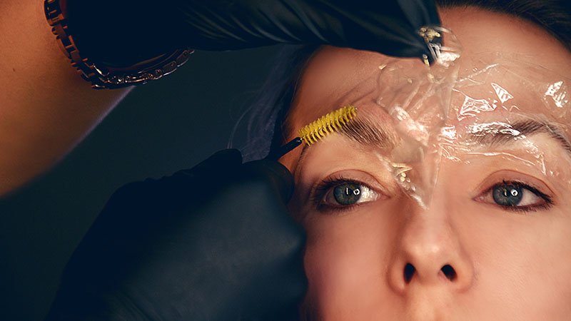 Su guía definitiva para la laminación de cejas