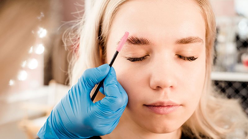 Su guía definitiva para la laminación de cejas