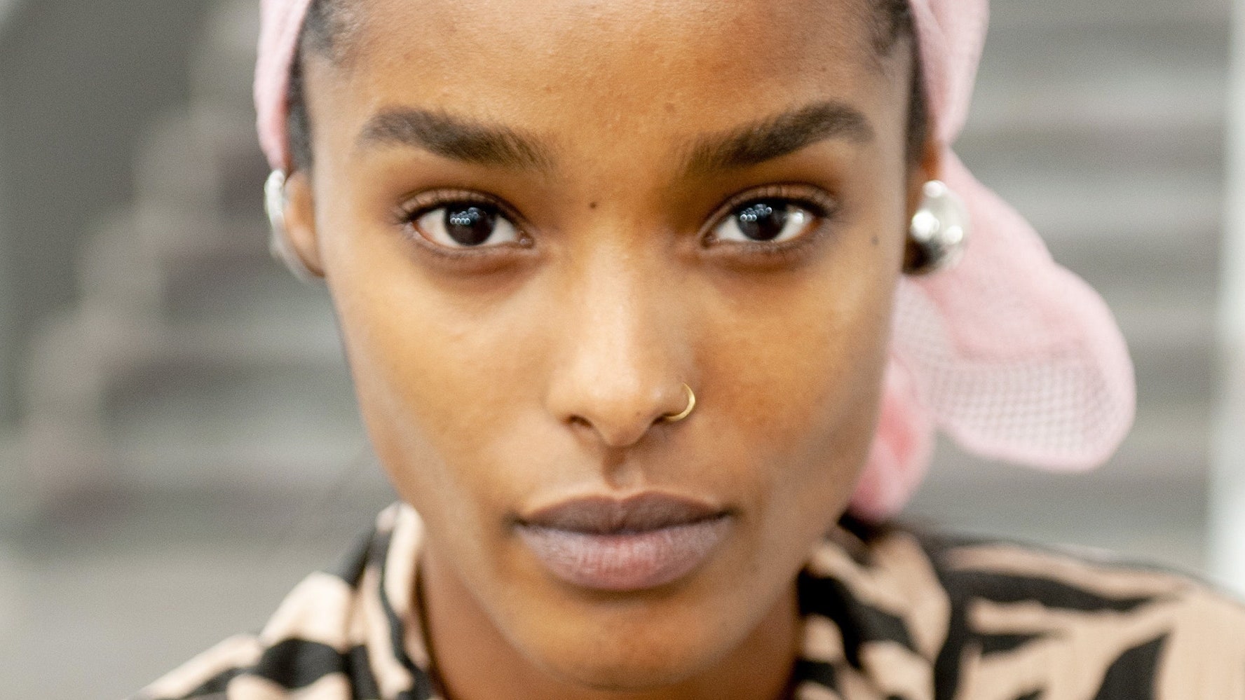 Así es exactamente cómo incorporar la hidroquinona a su rutina de cuidado de la piel