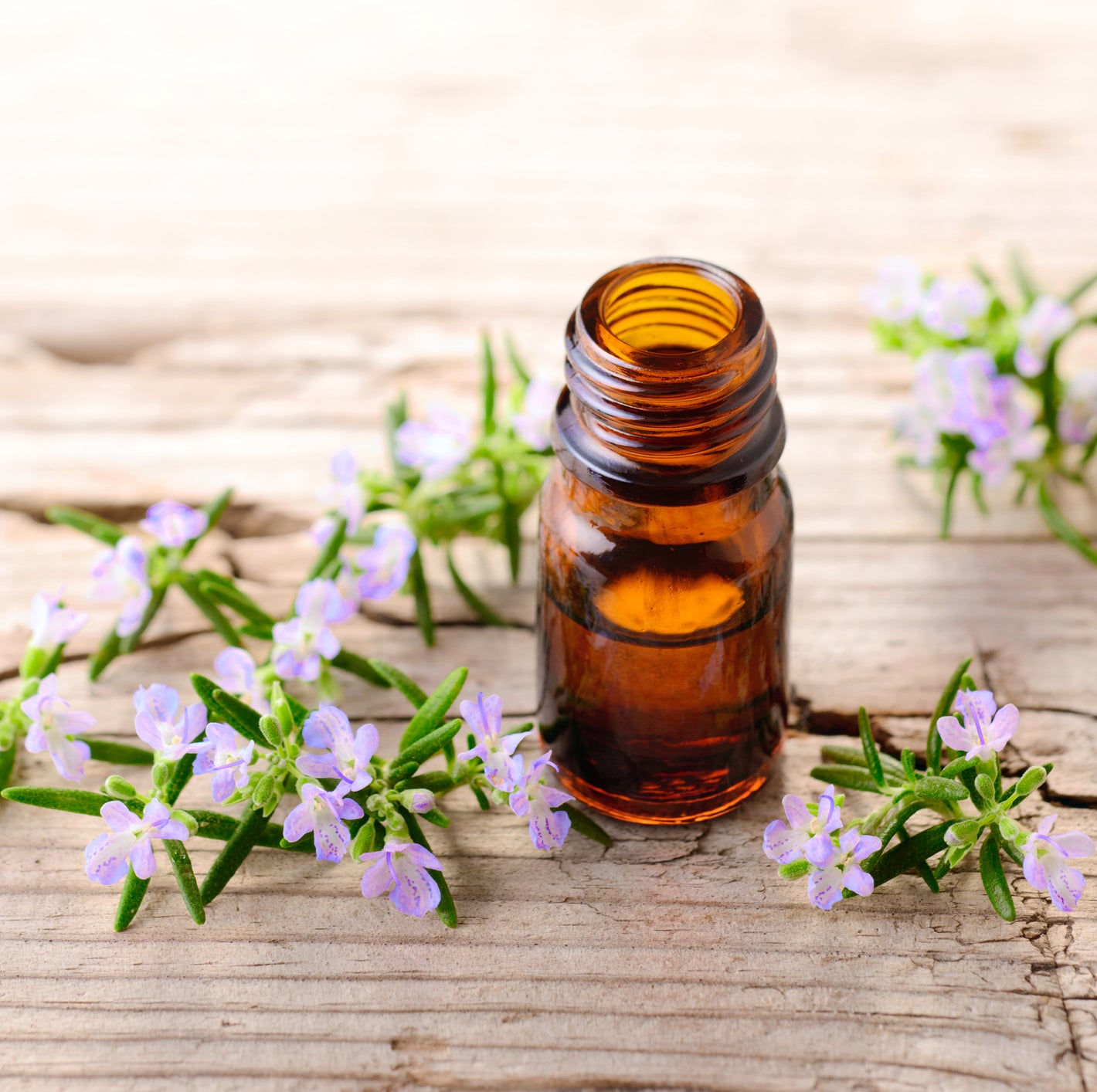 Los 8 mejores aceites esenciales para el dolor de cabeza y cómo usarlos