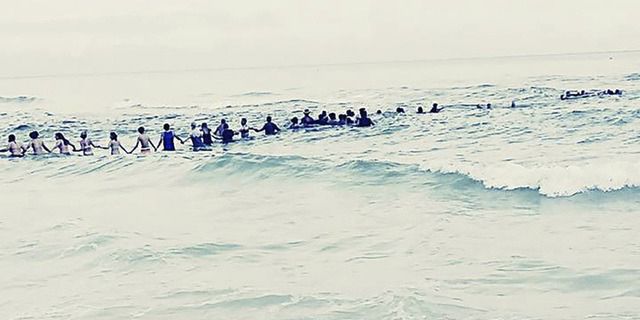 Mi familia casi se ahoga. Entonces, 50 desconocidos intervinieron y nos salvaron.