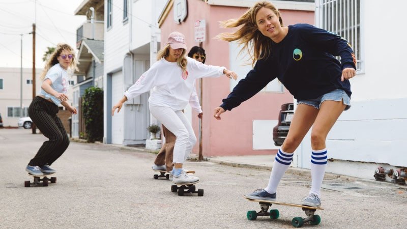 Estos conjuntos de patinadora para niña son geniales y despreocupados