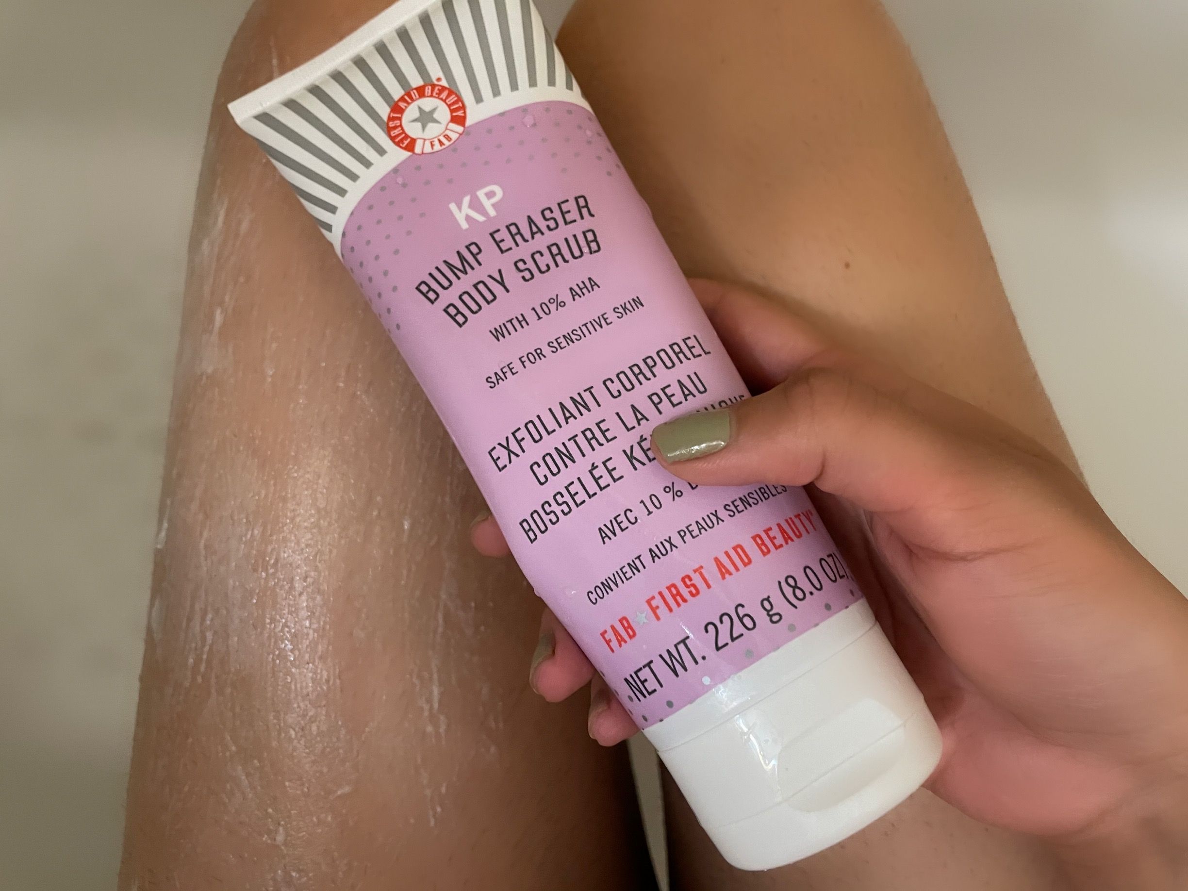 Reseña: El famoso exfoliante corporal Bump Eraser de First Aid Beauty para una piel suave
