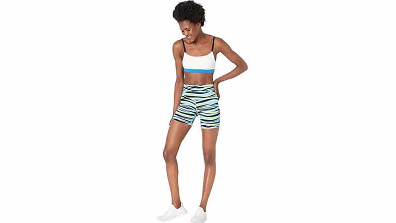 30 Pantalones cortos de yoga más cómodos para mujeres