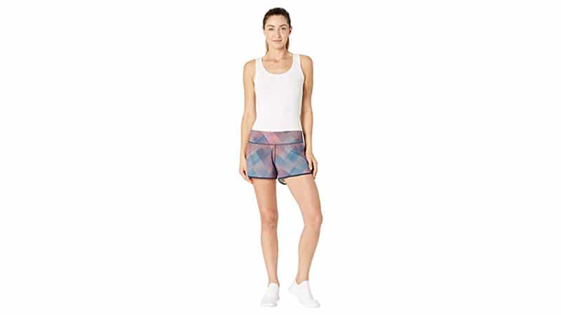 30 Pantalones cortos de yoga más cómodos para mujeres