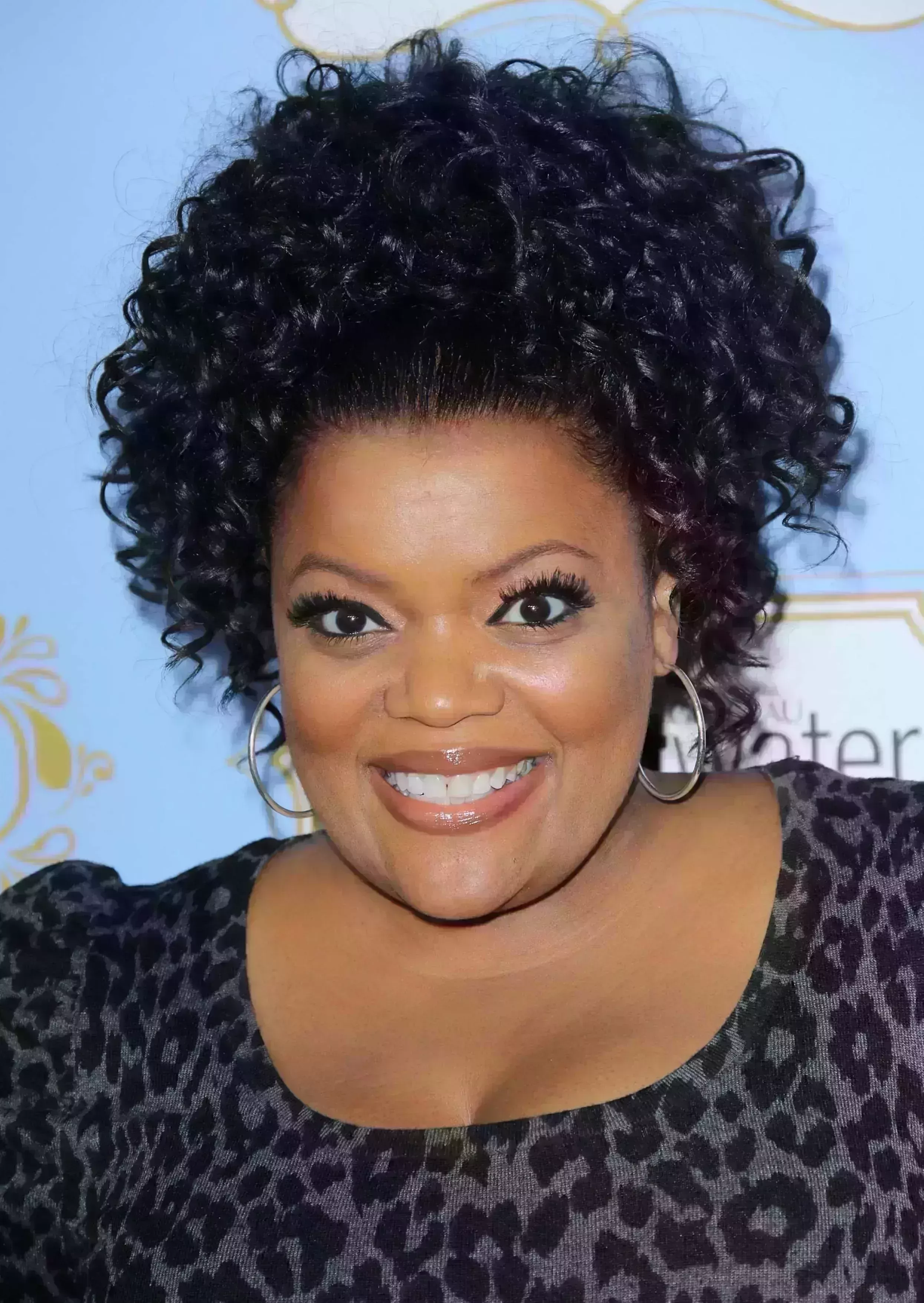 Yvette Nicole Brown’s Messy Updo
