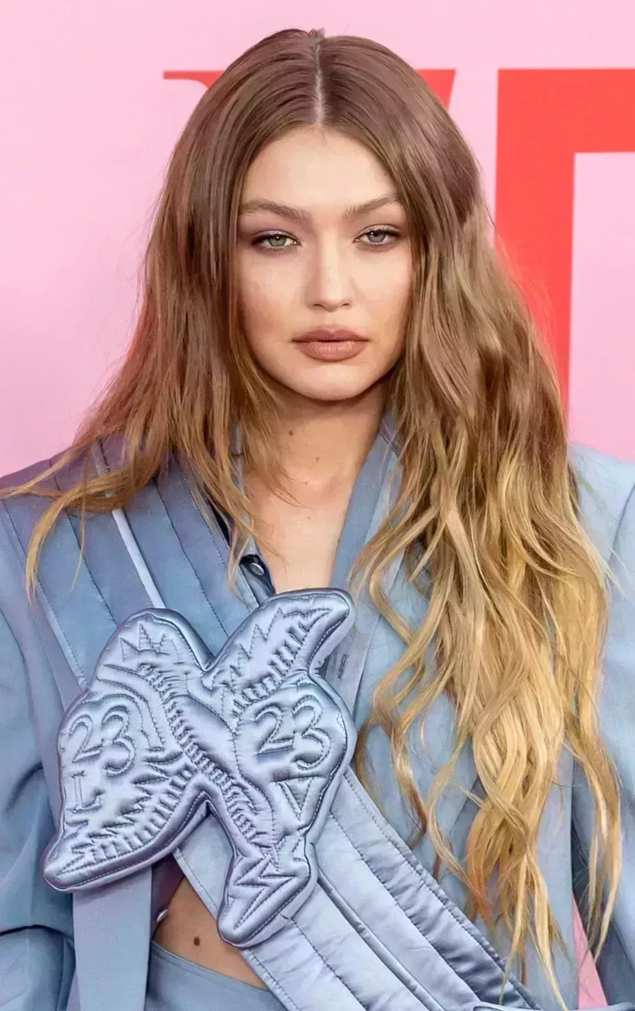 Gigi Hadid’s Light Brown to Blonde Ombre