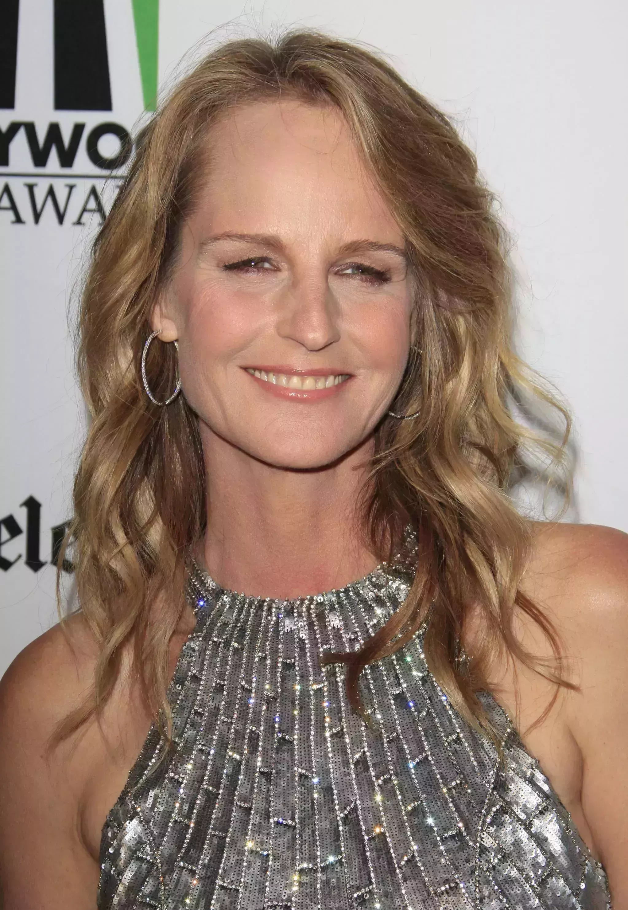 Helen Hunt’s Wavy Long Layers and Side Part