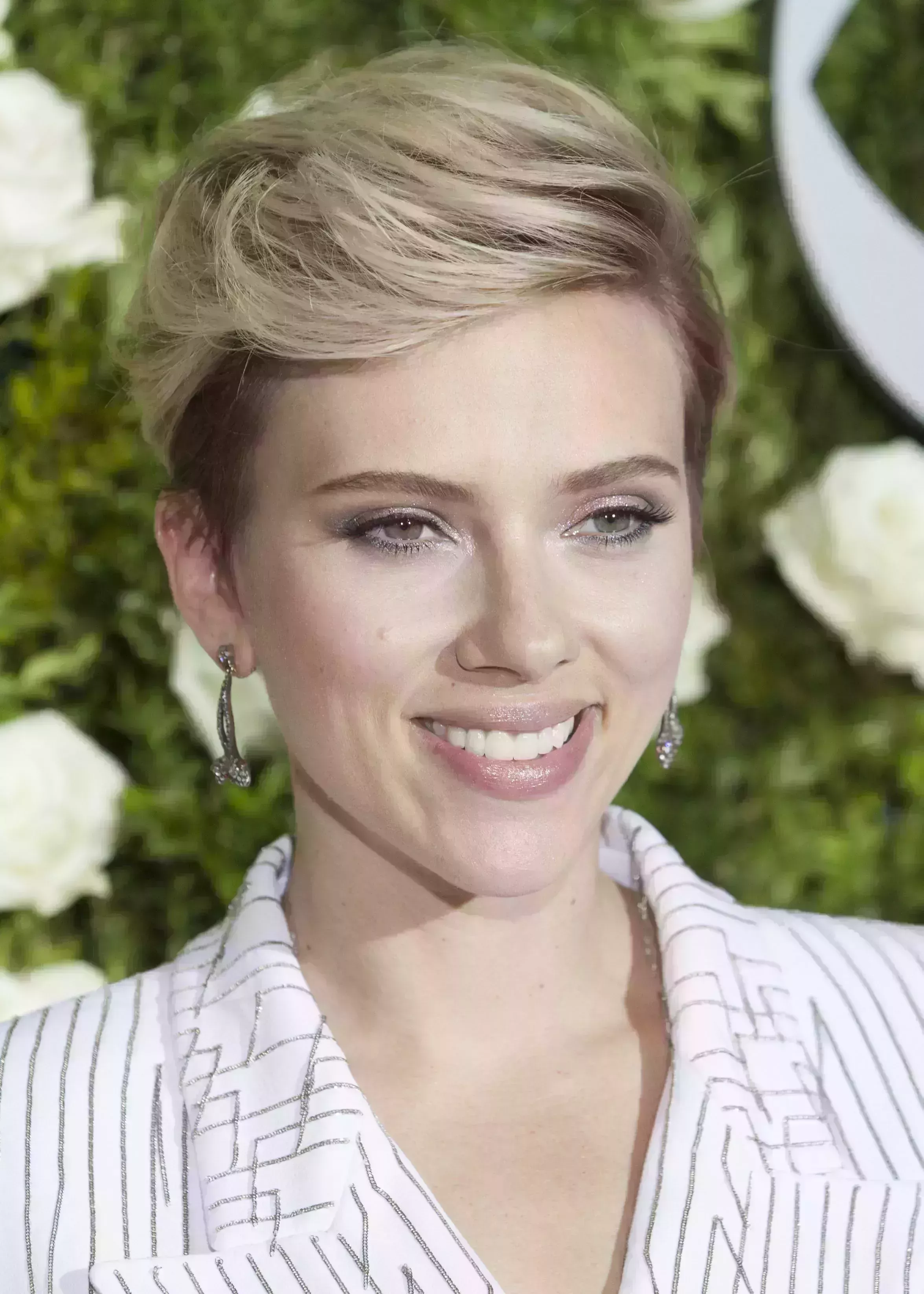 Scarlett Johansson’s Side Parted Undercut