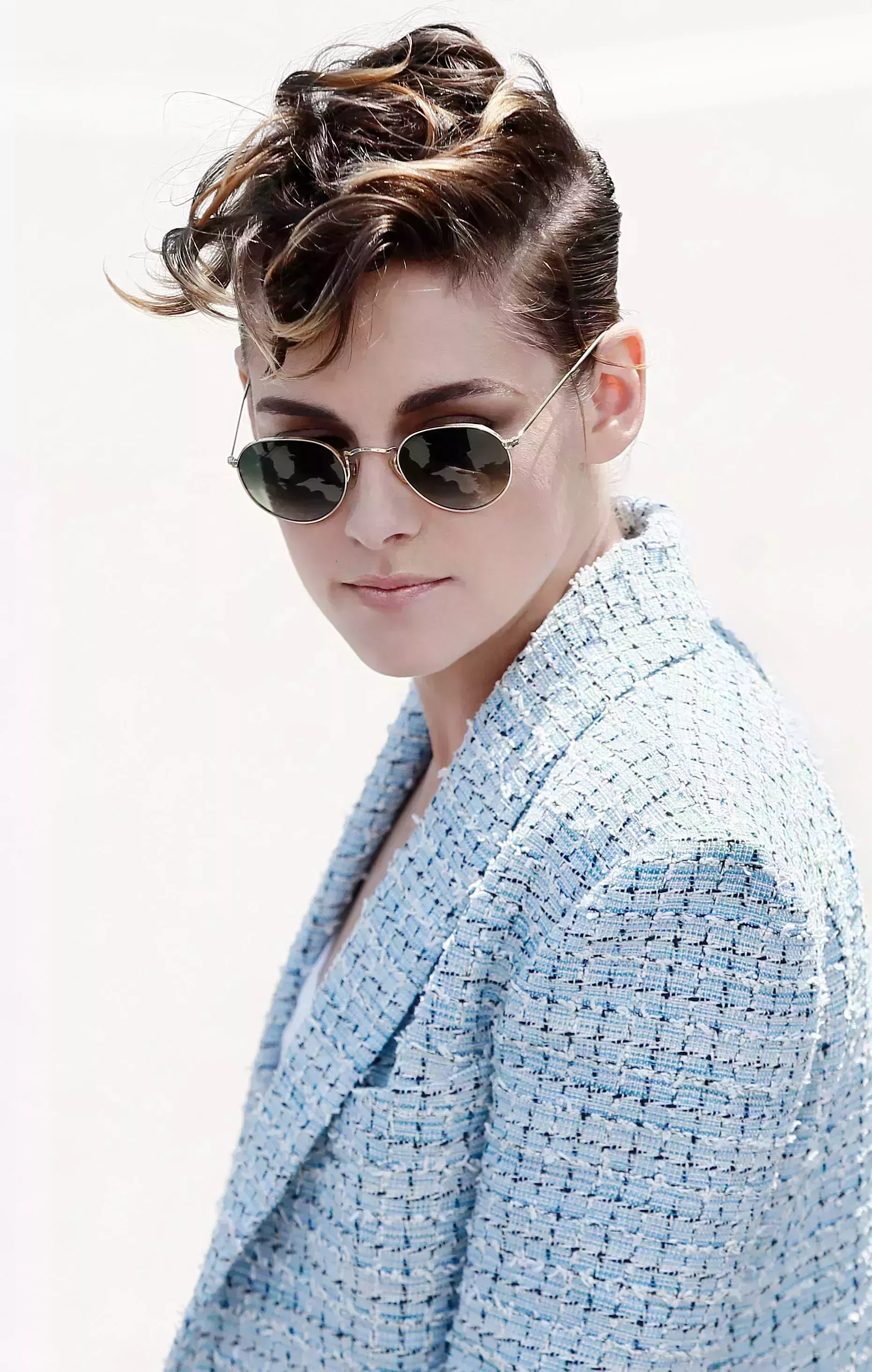 Kristen Stewart’s Silky Wavy Side Part