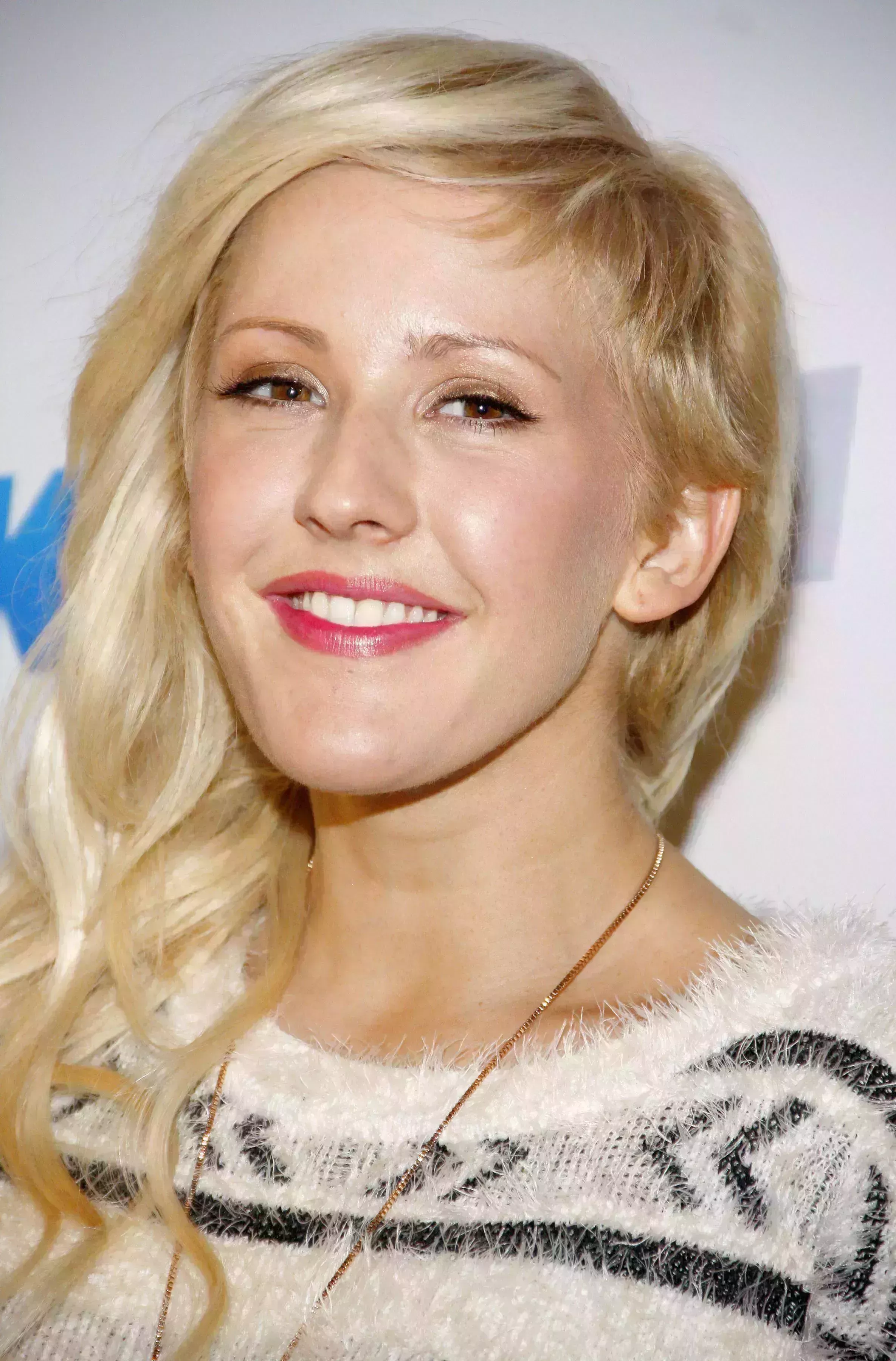 Ellie Goulding’s Thin Blonde Side Undercut