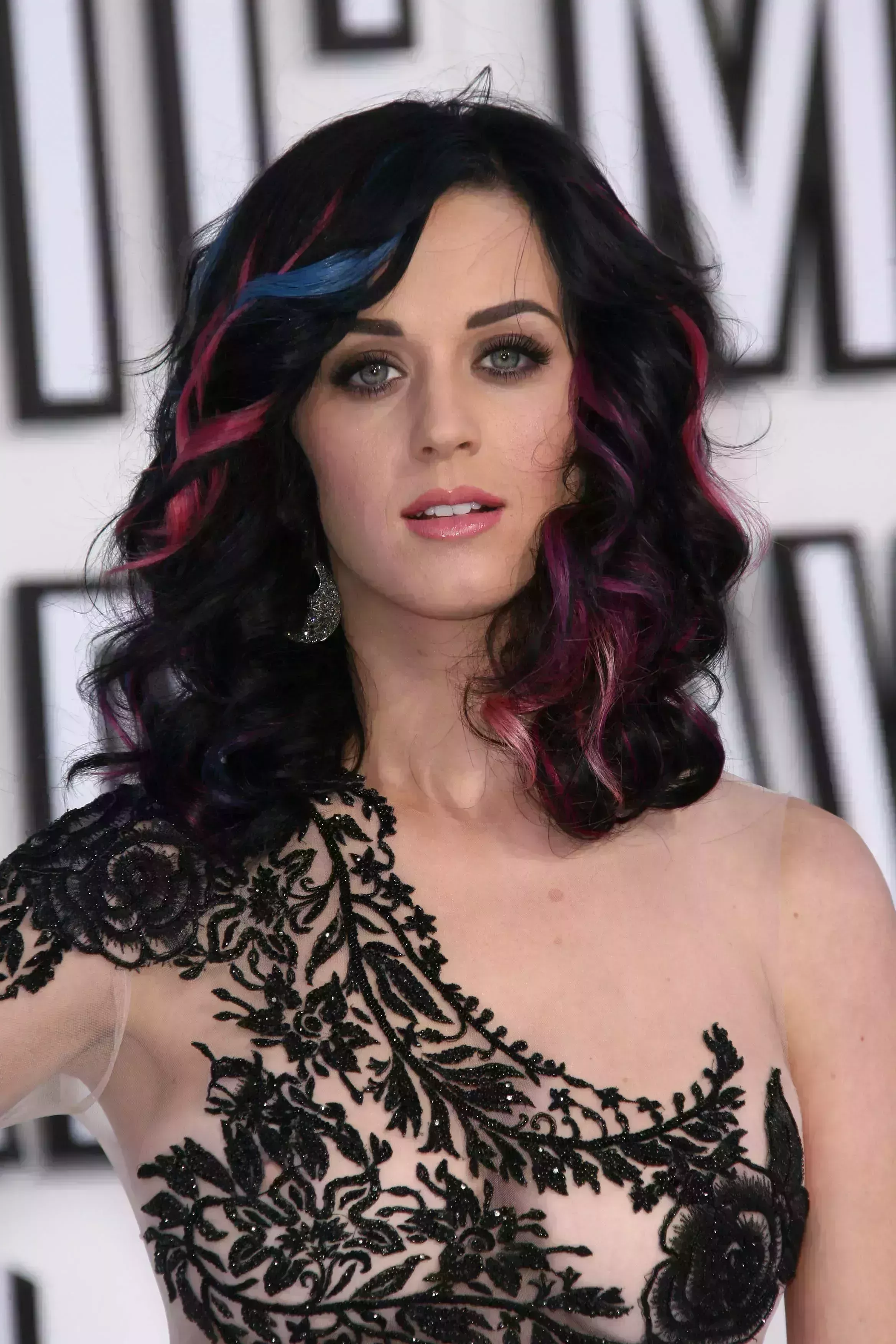 Katy Perry’s Black Hair with Blue and Purple Highlights