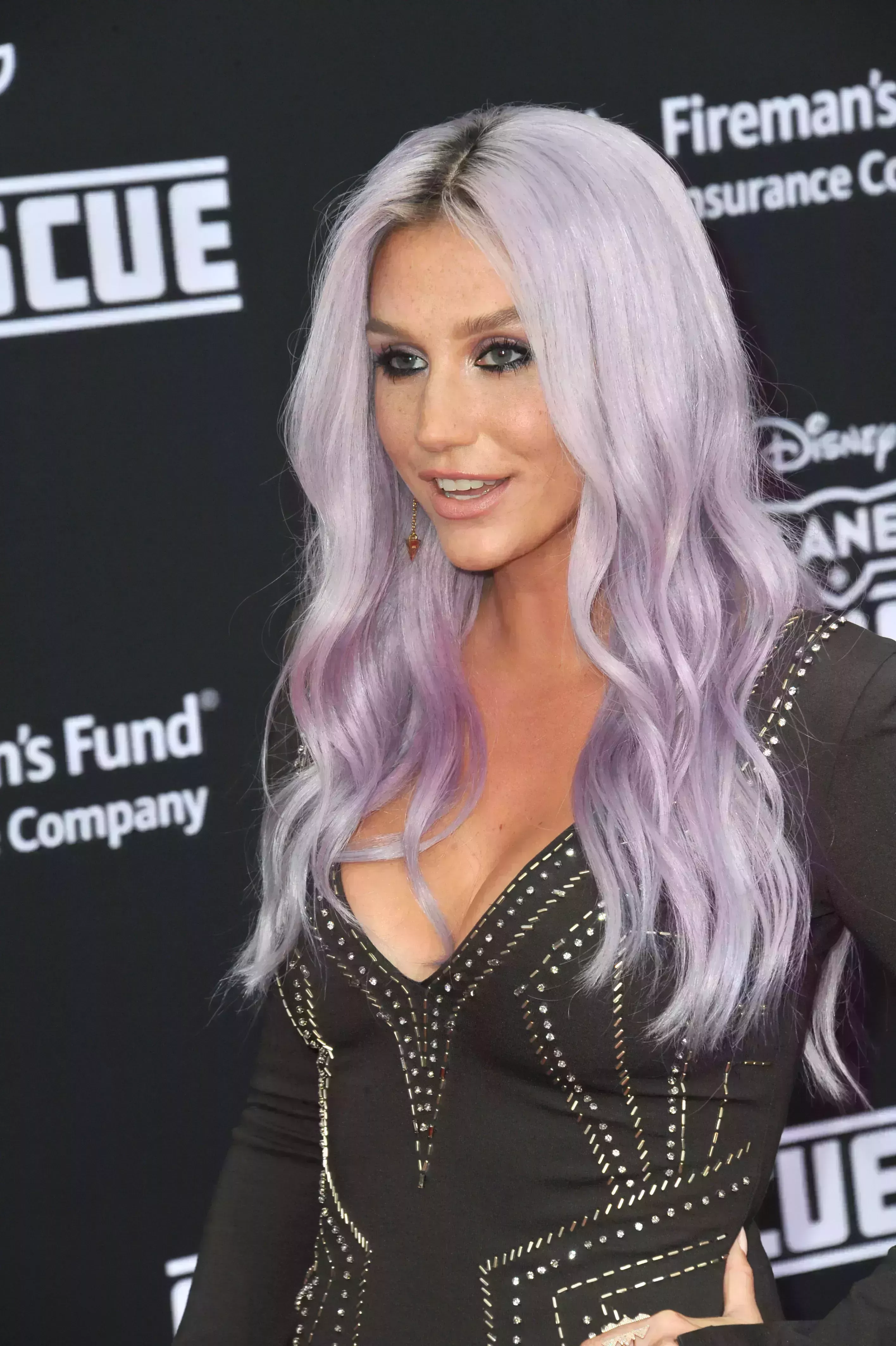 Kesha’s Silver Hair with Purple Highlights