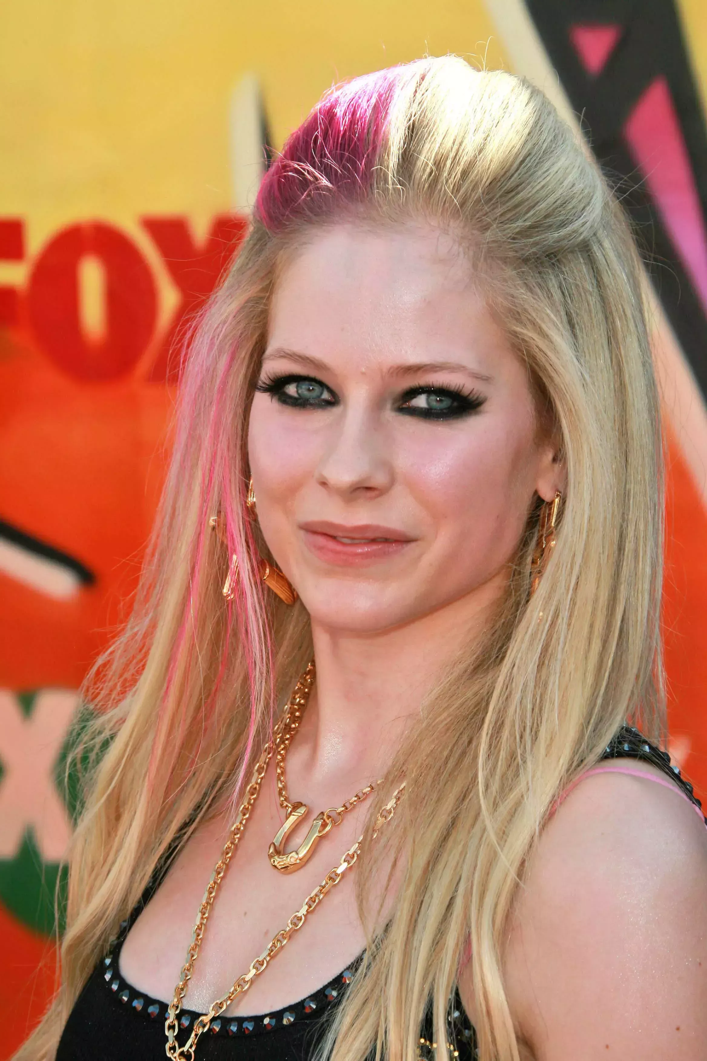 Avril Lavigne’s Blonde Hair with Purple and Pink Highlights