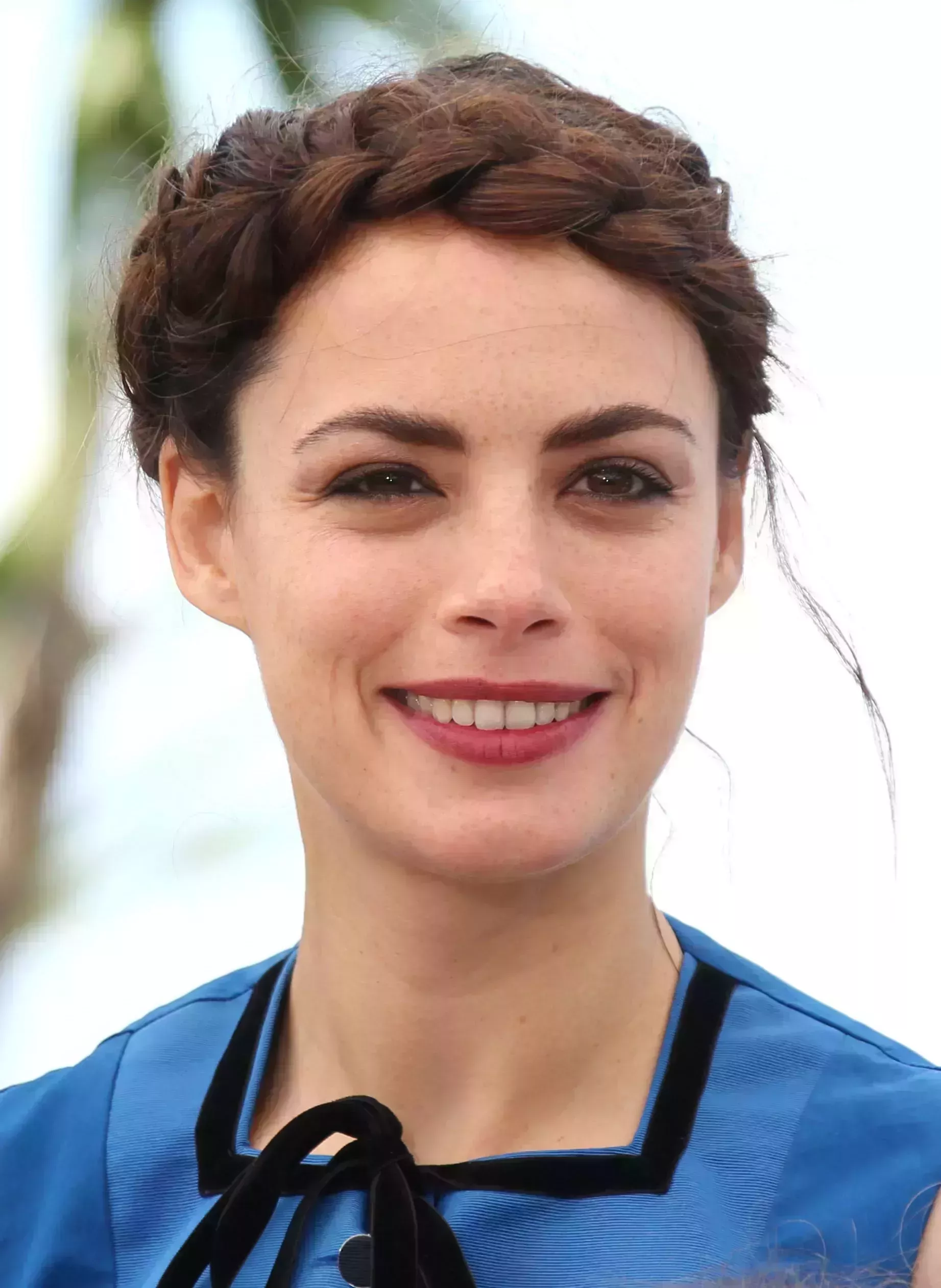 Berenice Bejo with a Forehead Thick Band Braid