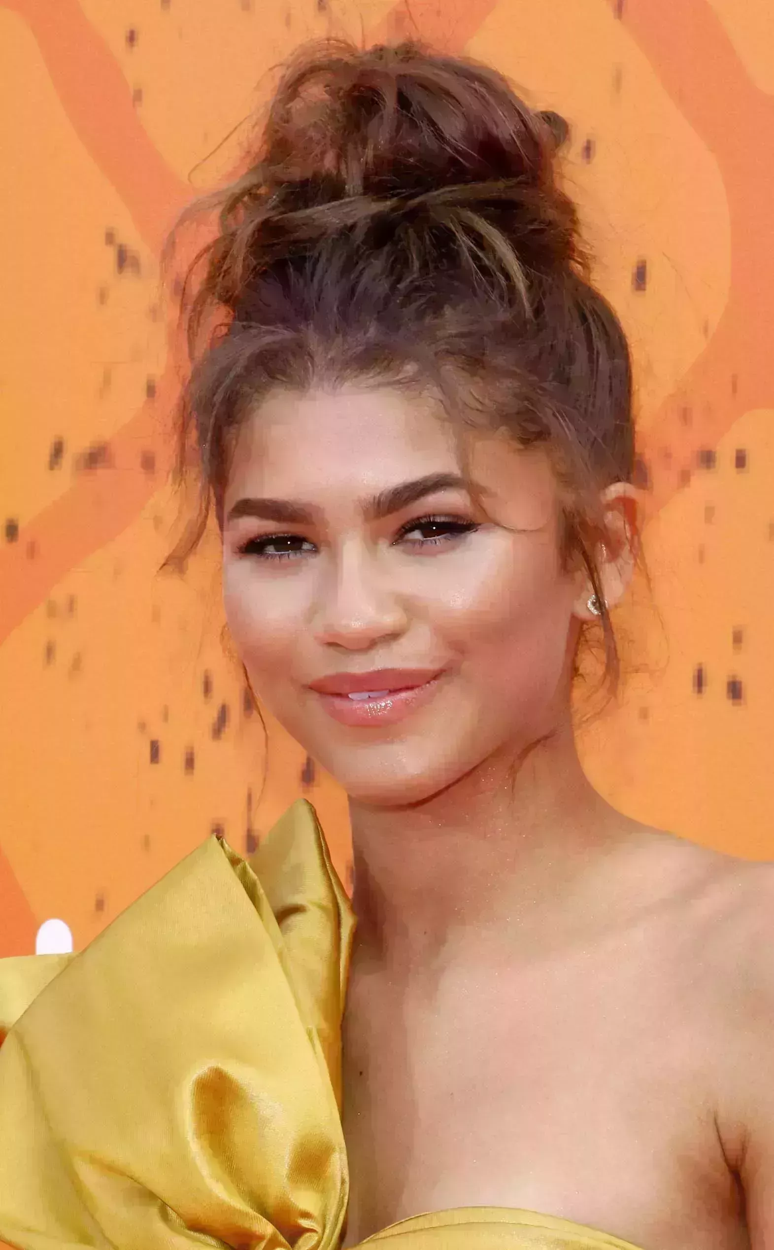 Zendaya’s Messy Bun_