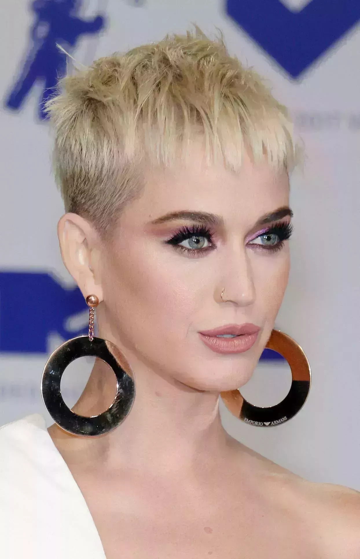 Katy Perry’s Blonde Undercut and Fringe_