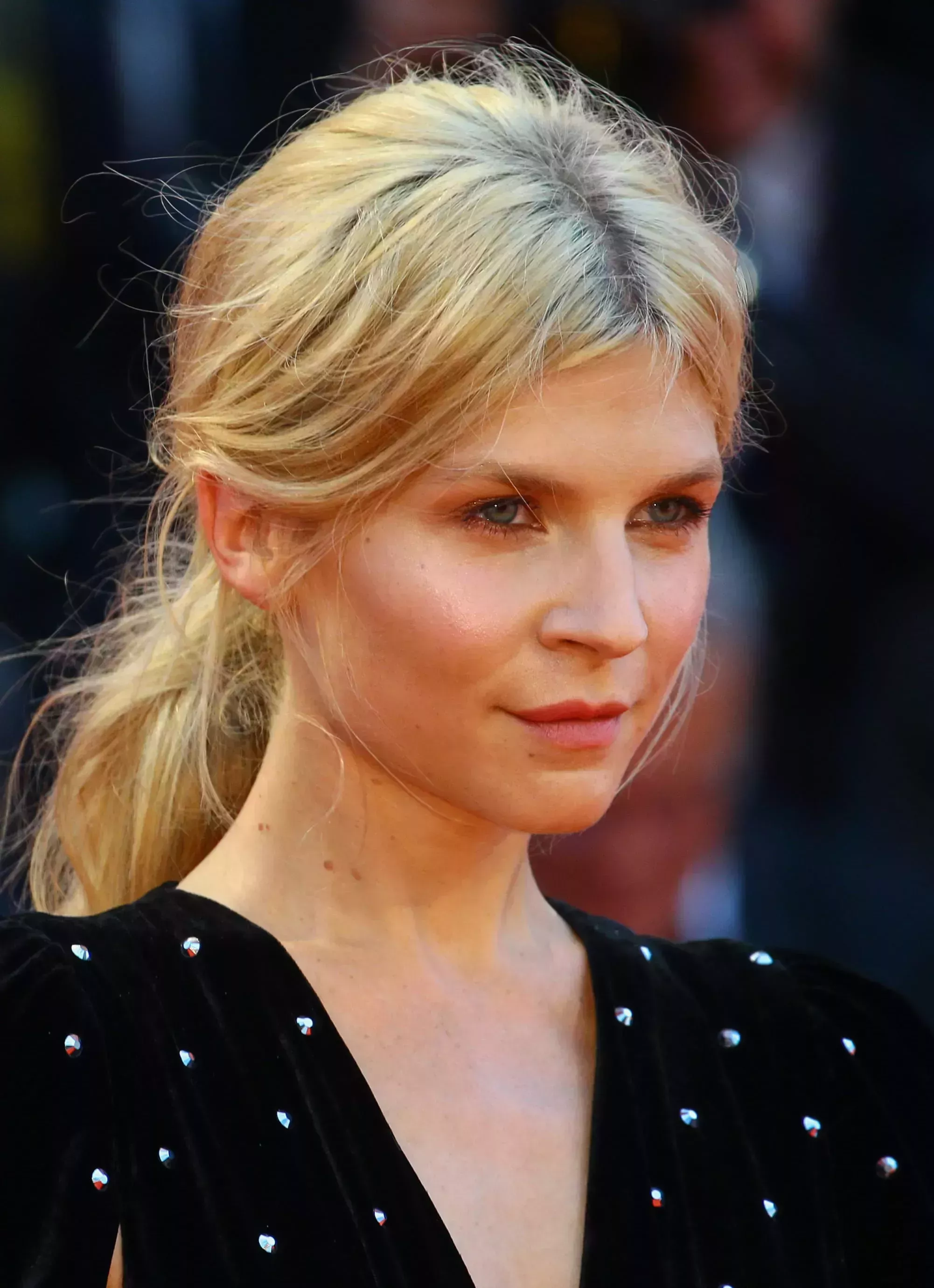 Clémence Poésy’s Low Messy Ponytail